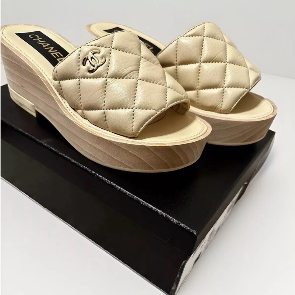 CHANEL BEIGE LEATHER WEDGE MULE SANDALS SZ 3️⃣8️⃣  EXCELLENT CONDITION. FULL SET